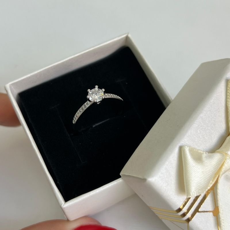 Anel Solitário Biju Fina Dourado/Ródio