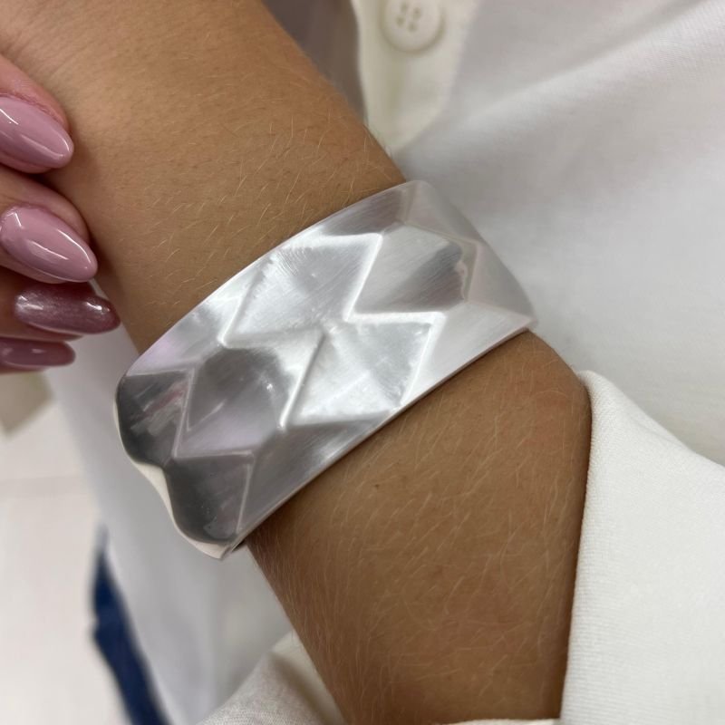 Bracelete Acetinado Maximalista Biju Fina Dourado/Ródio