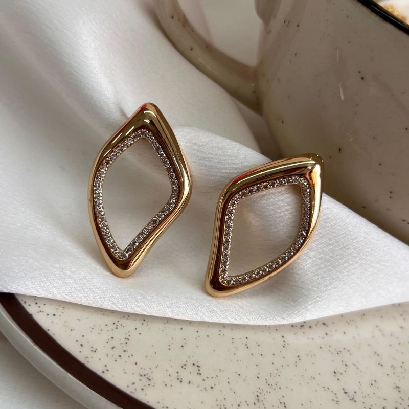 Brinco Biju Fina Dourado