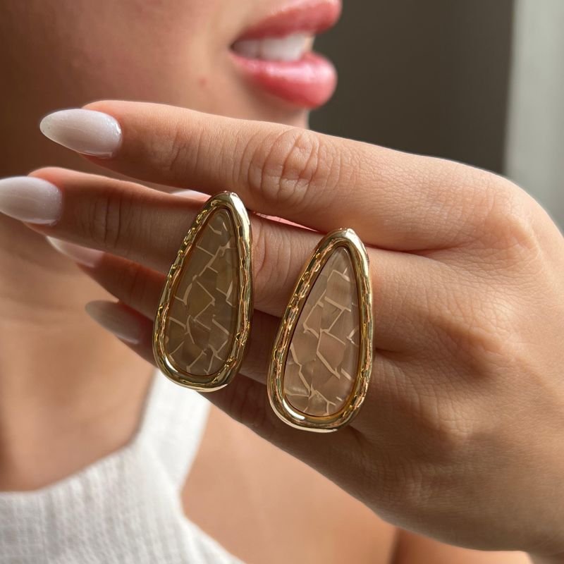 Brinco Craquelado Biju Fina Dourado
