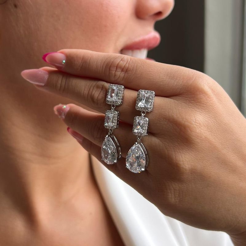 Brinco Cravejado Biju Fina Dourado