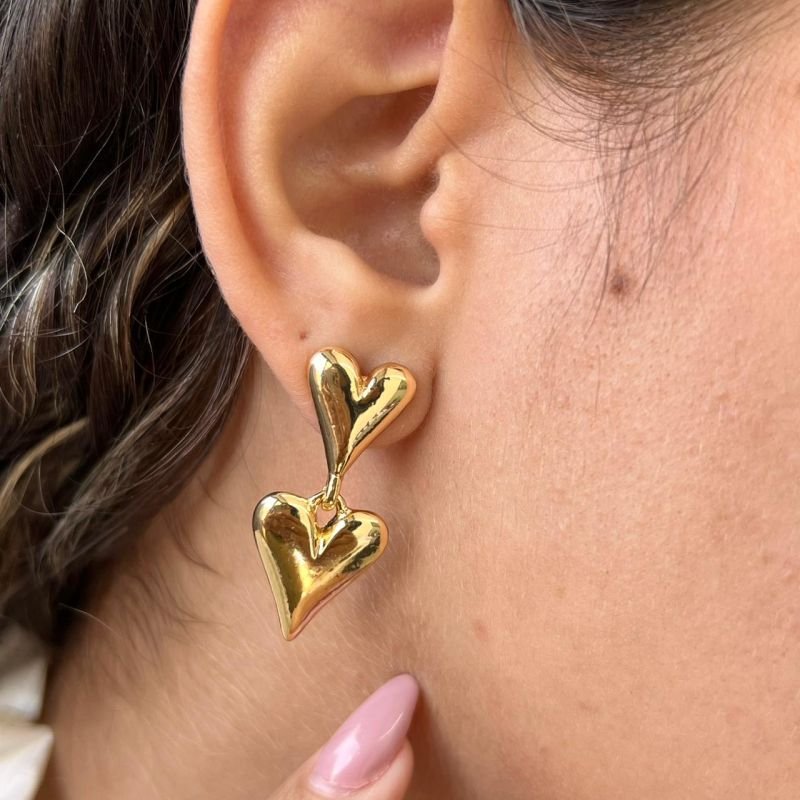 Brinco Dois Corações Biju Fina Dourado