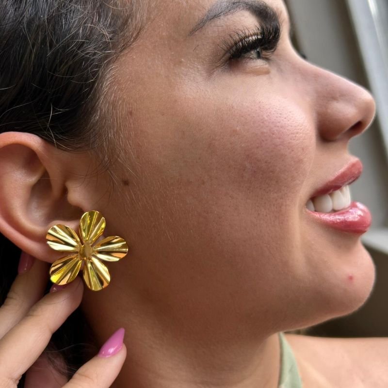 Brinco Flor De Chapa Banho Ouro 18k/Prata 925