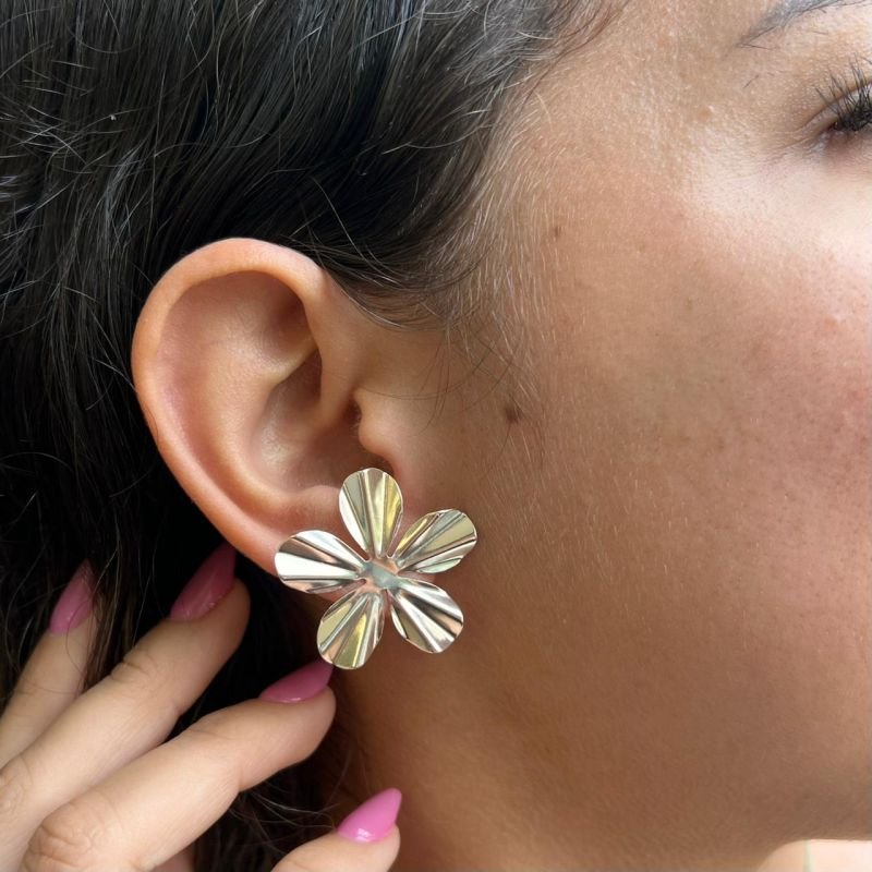 Brinco Flor De Chapa Banho Ouro 18k/Prata 925