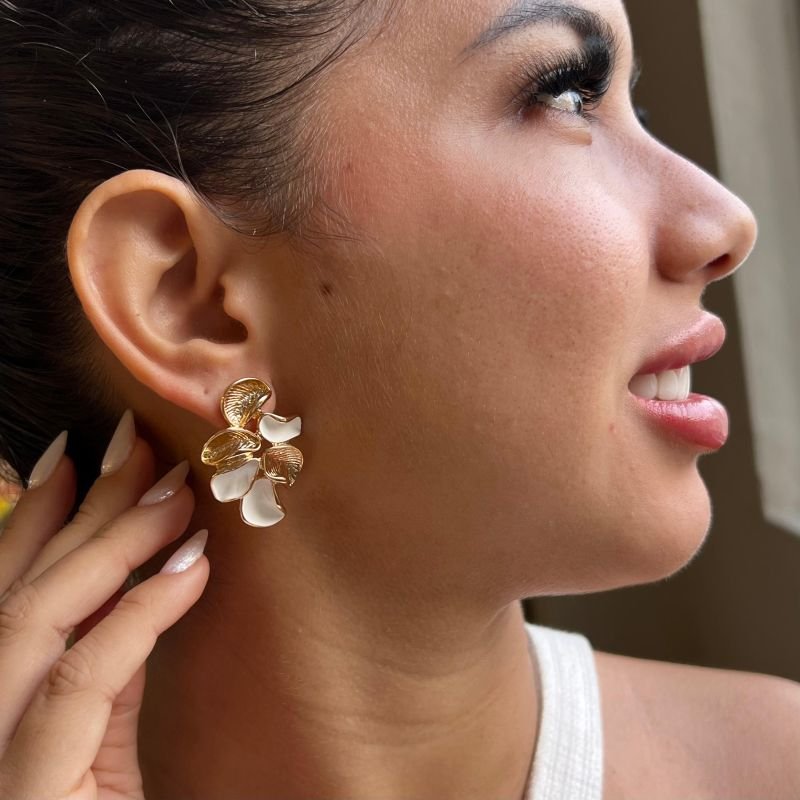 Brinco Flor Resinado Biju Fina Dourado