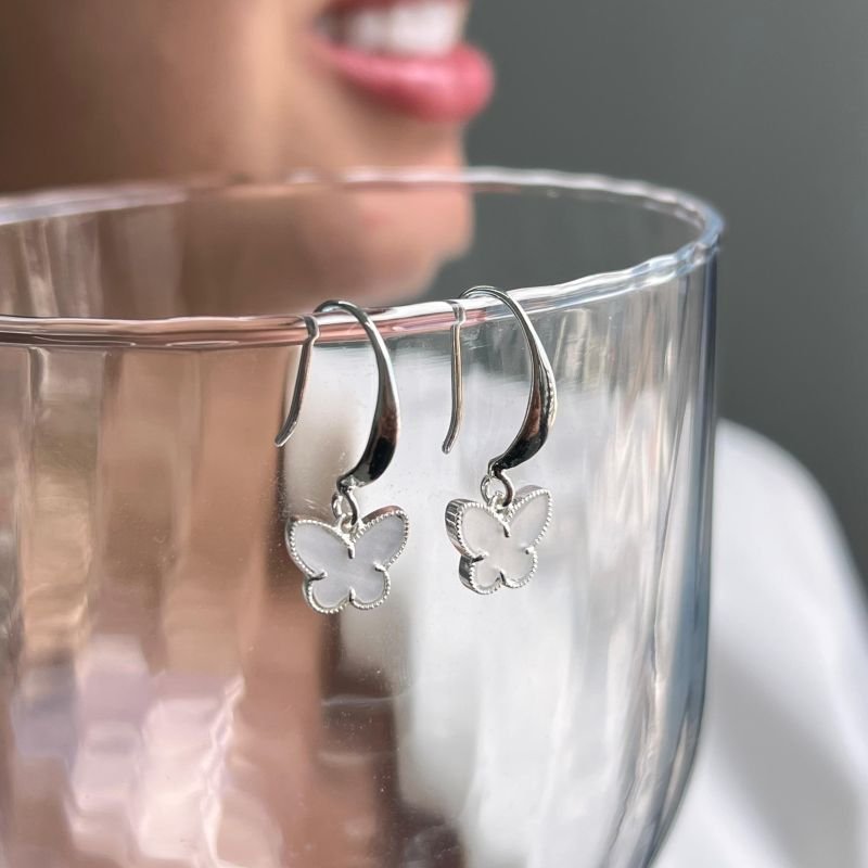 Brinco Gancho C/ Borboleta Resinada Banho Ouro 18k