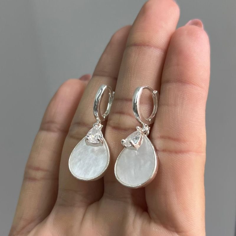 Brinco Gota c/ Madrepérola Banho Ouro 18k/Prata 925