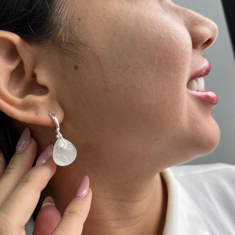 Brinco Gota c/ Madrepérola Banho Ouro 18k/Prata 925