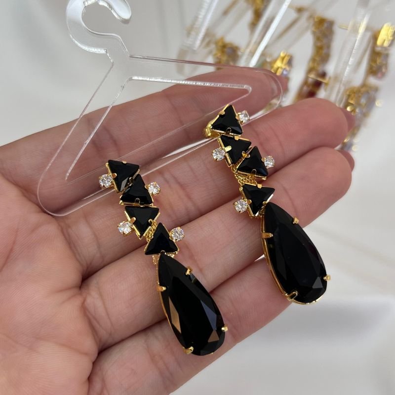 Brinco Gota Com Triângulos Pedraria Banho Ouro 18k