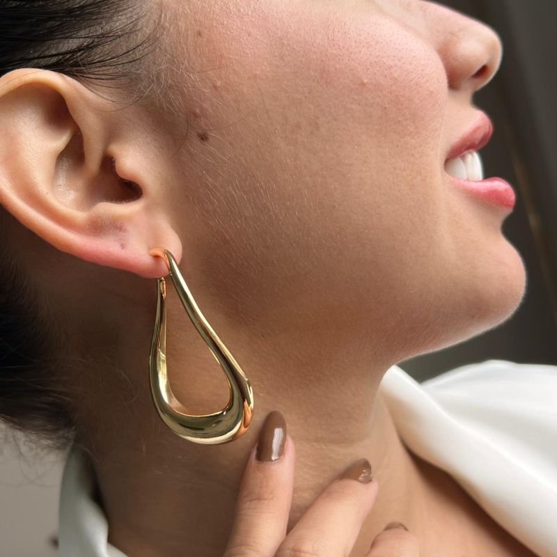 Brinco Maximalista Biju Fina Dourado/Ródio