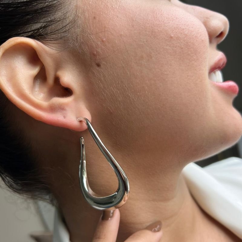 Brinco Maximalista Biju Fina Dourado/Ródio