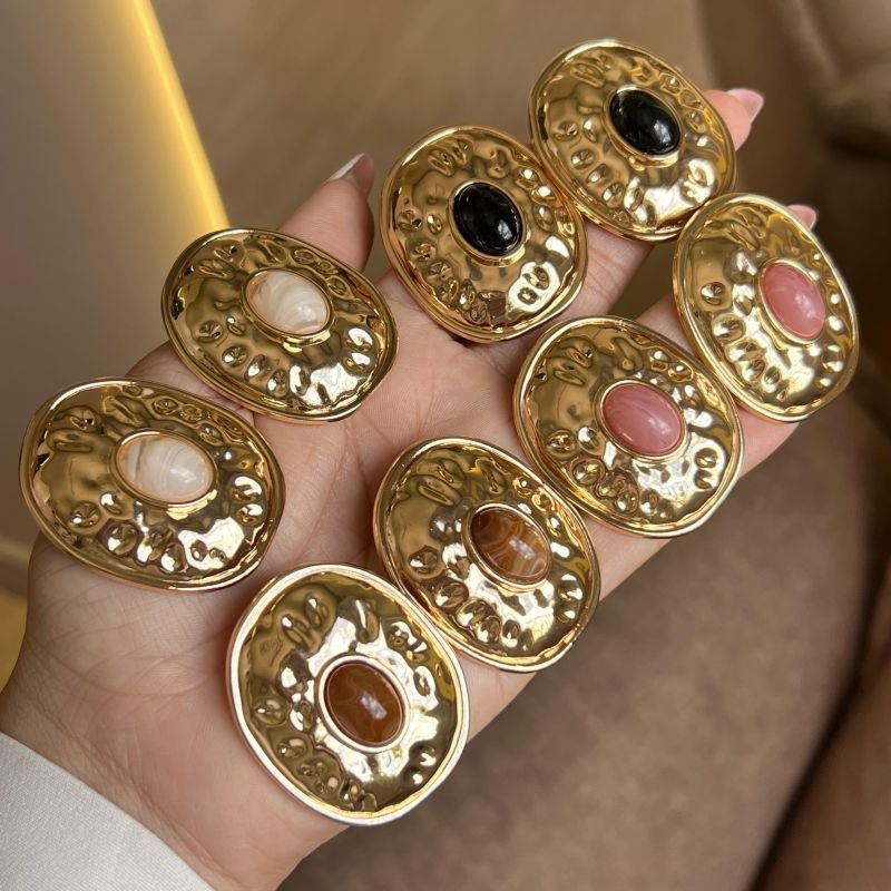 Brinco Maximalista Orgânico Biju Fina Dourado