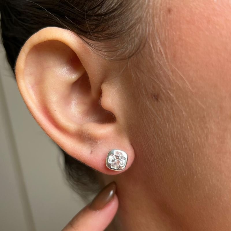 Brinco Minimalista Beatriz Trevo Em Zircônia Ouro18k/Prata 925