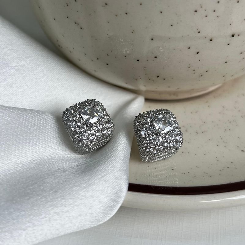 Brinco Quadrado Cravejado Biju Fina Dourado/Ródio