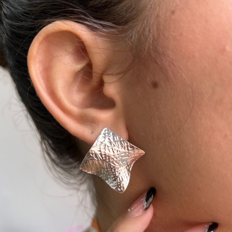 Brinco Quadrado Orgânico Banho Ouro 18k/Prata 925