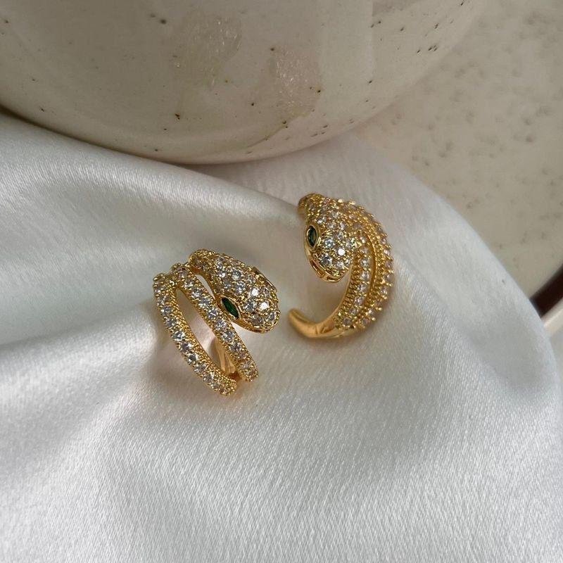 Brinco Serpente Olhos Verde Biju Fina Dourado/Ródio