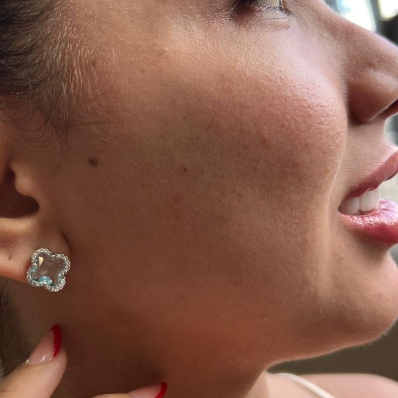 Brinco Trevo Azul Biju Fina Dourado/Ródio