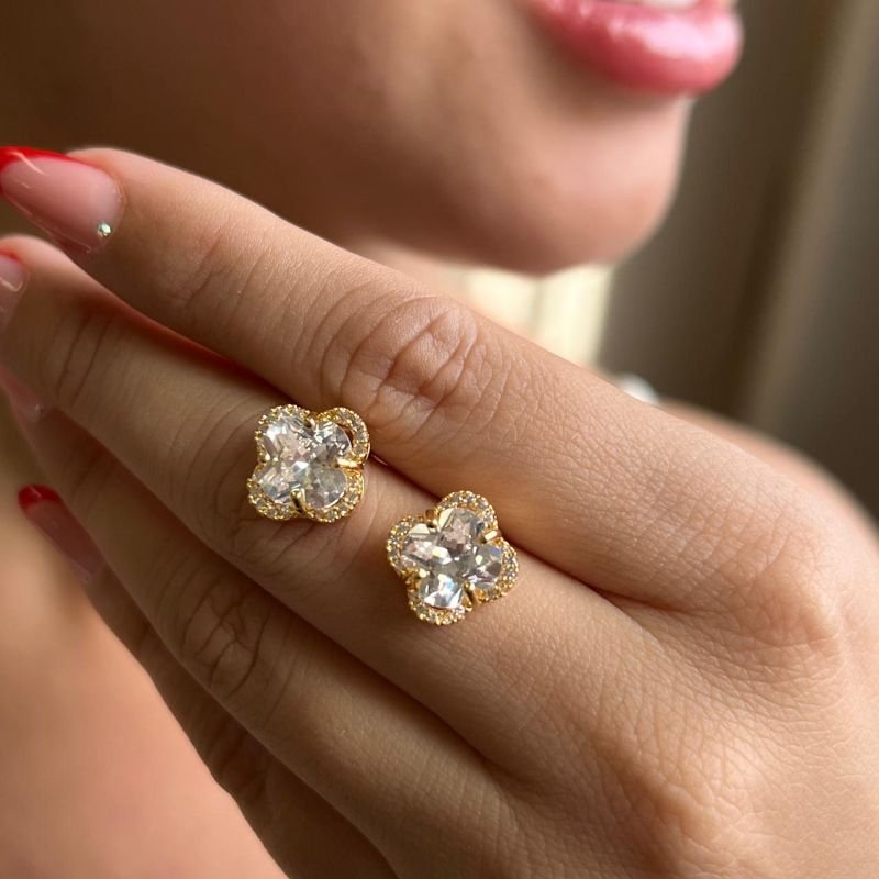 Brinco Trevo Cristal Biju Fina Dourado/Ródio