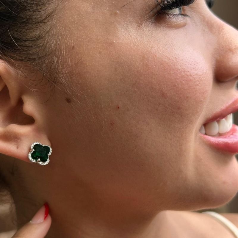 Brinco Trevo Verde Biju Fina Dourado/Ródio