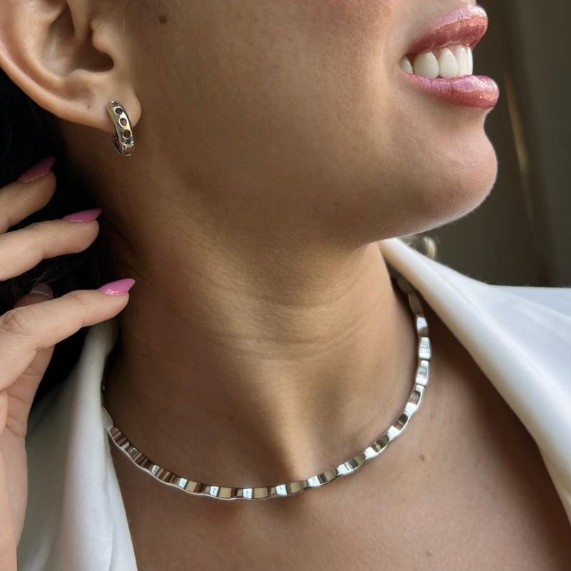 Choker Aro Rígido Ondular Biju Fina Dourado/Ródio