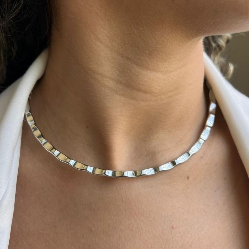 Choker Aro Rígido Ondular Biju Fina Dourado/Ródio