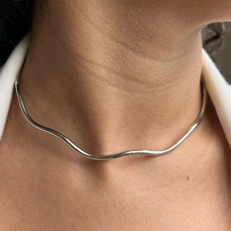 Choker Aro Rígido Ondular Biju Fina Dourado/Ródio