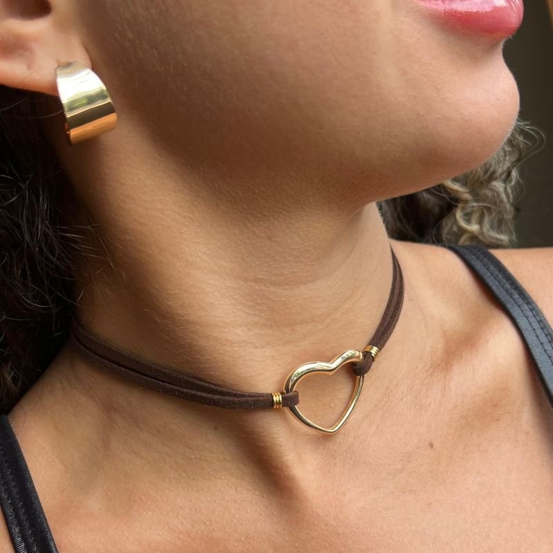 Choker Artesanal Couro c/ Coração Vazado