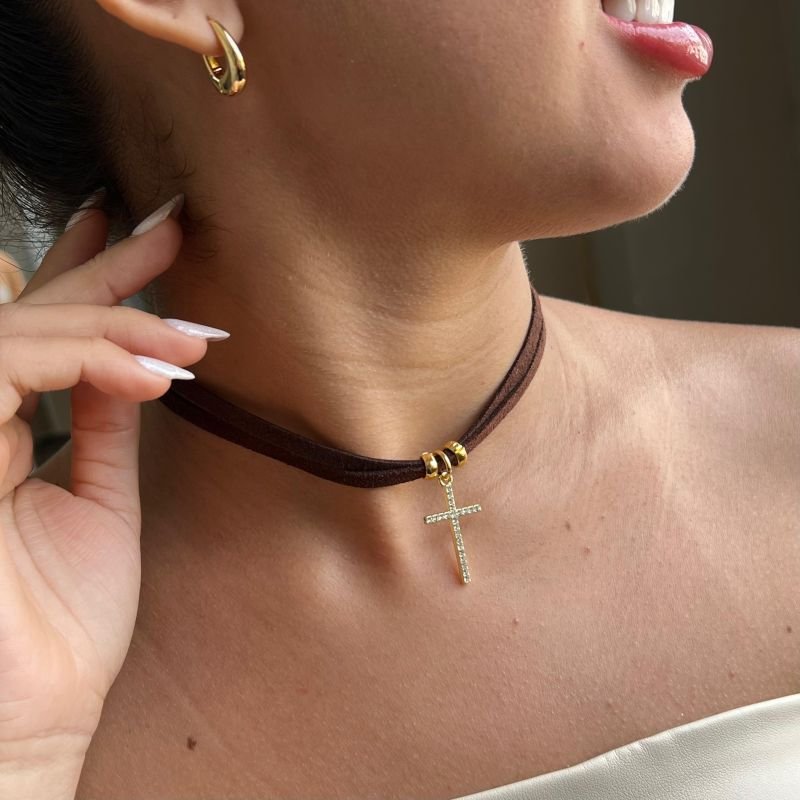 Choker Courino Cruz Cravejada