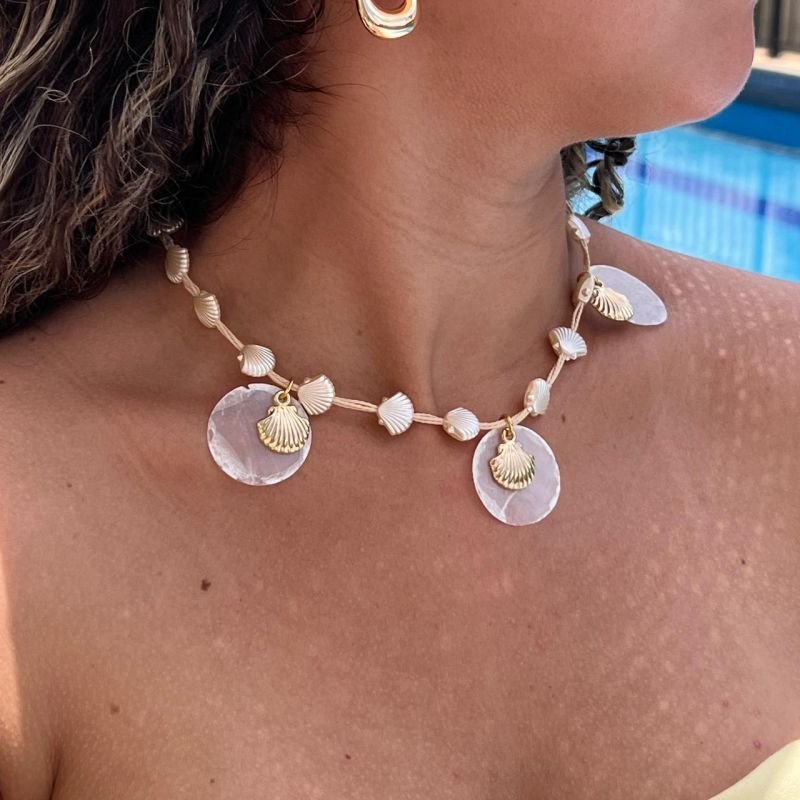 Colar Com Conchas