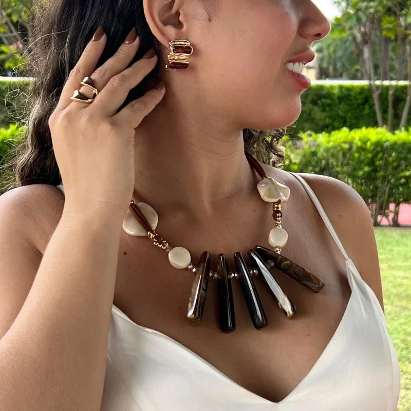 Colar Courino C/ Resina