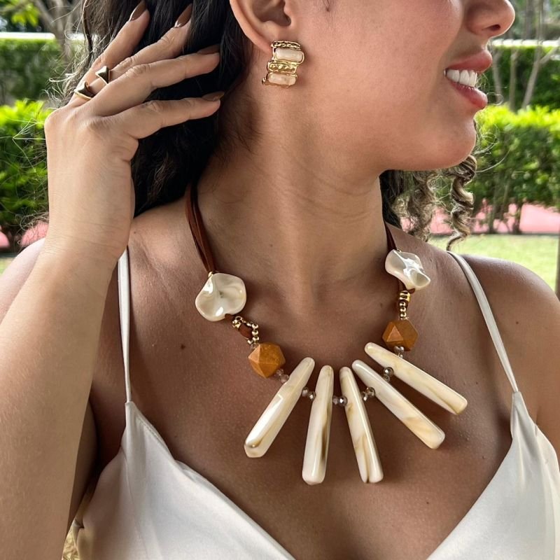 Colar Courino C/ Resina