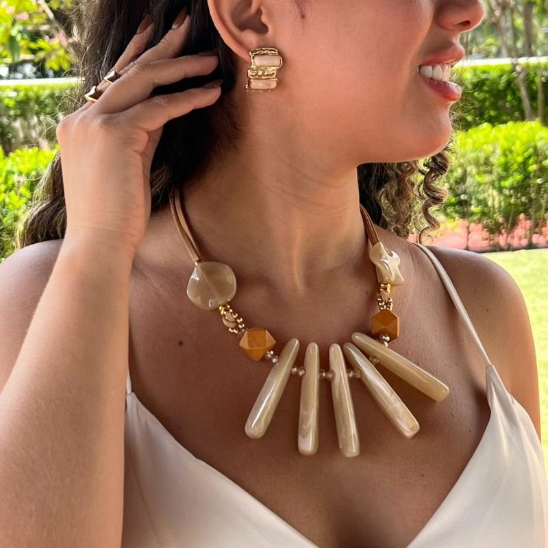 Colar Courino C/ Resina