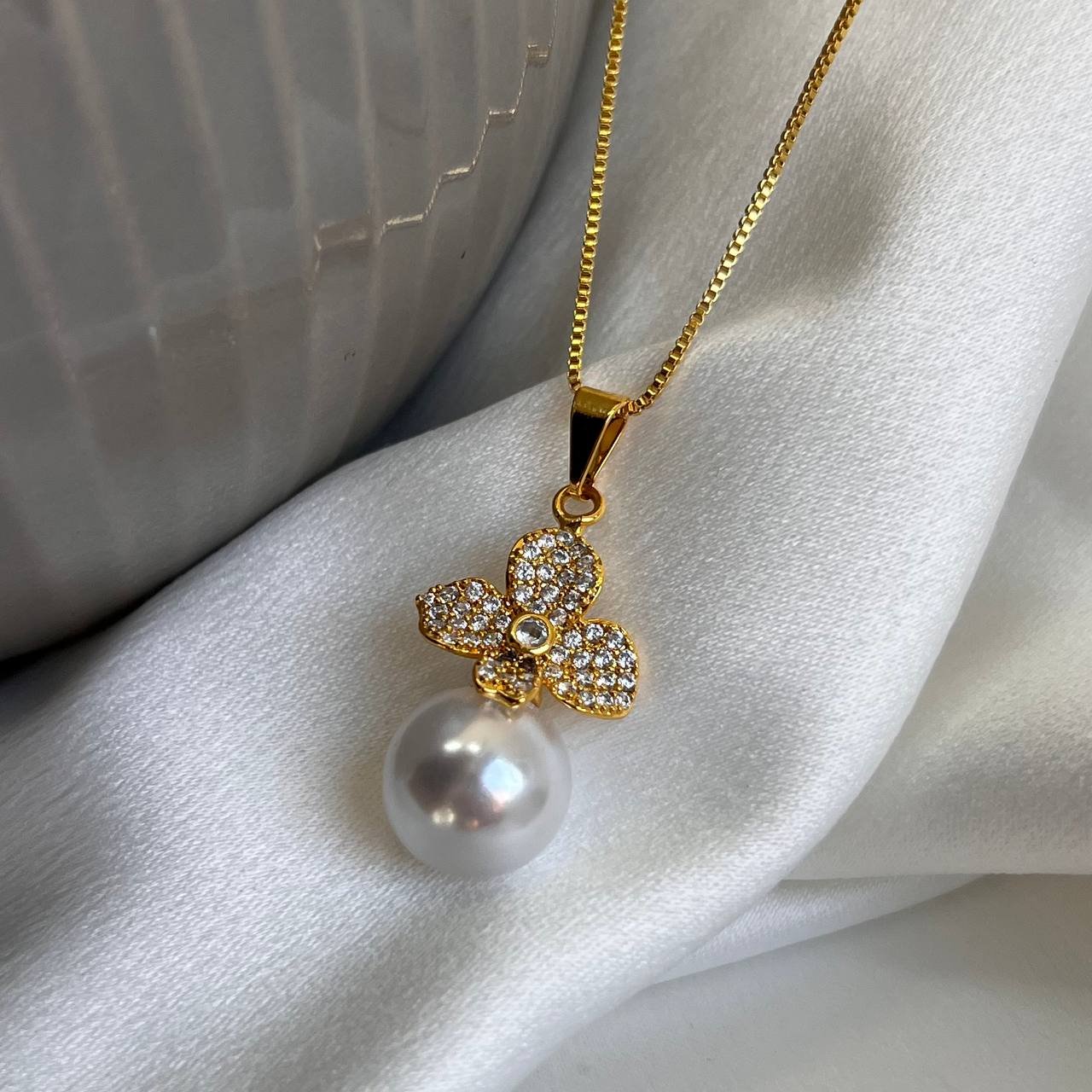 Colar Flor C/ Perola Banho Ouro 18k