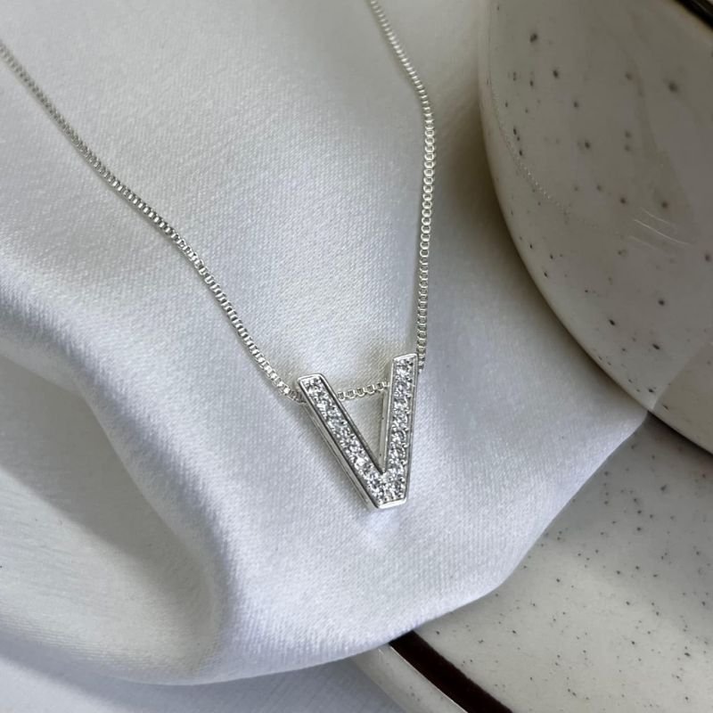 Colar Inicial V Cravejado Banho Ouro 18k/Prata 925