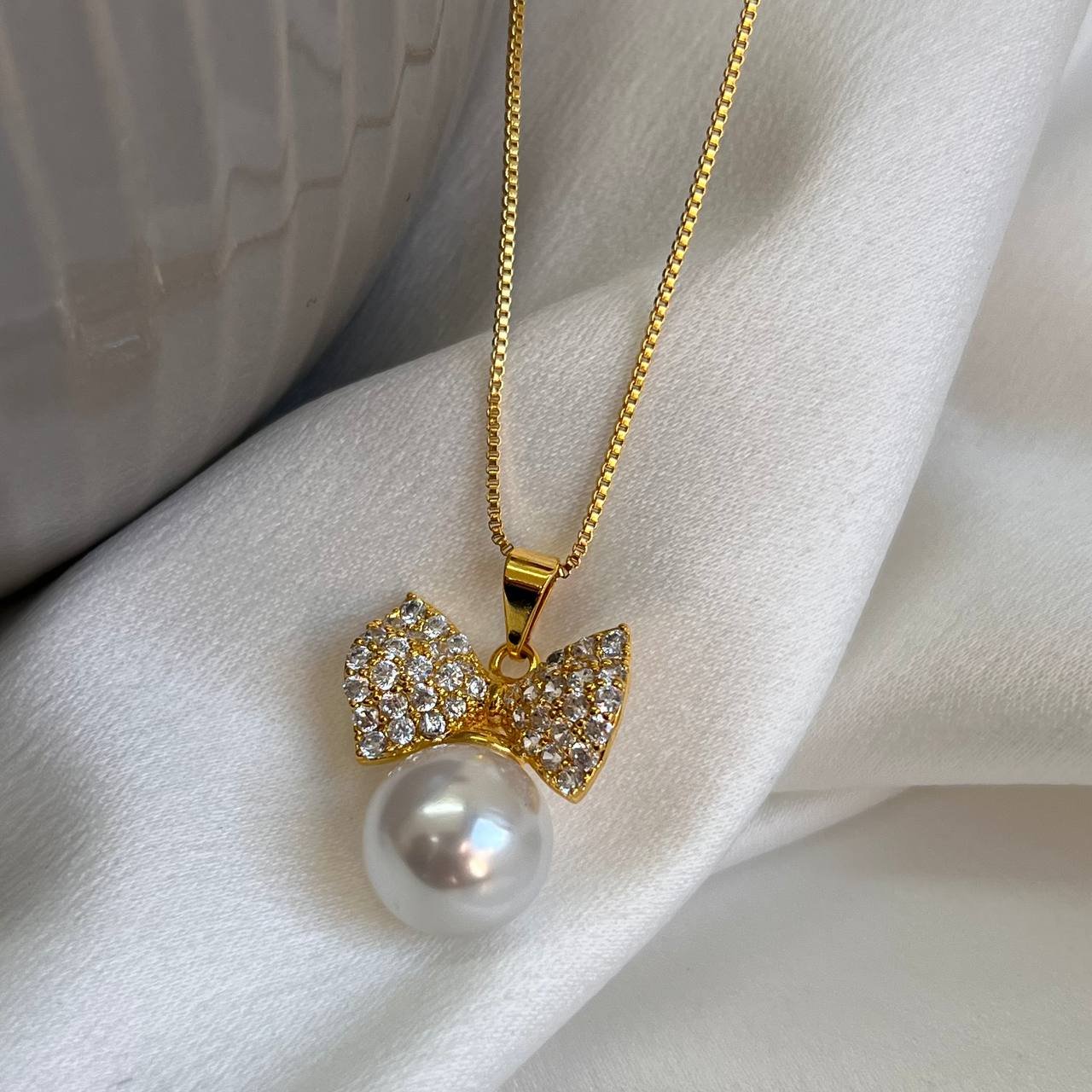 Colar Laço C/ Perola Banho Ouro 18k