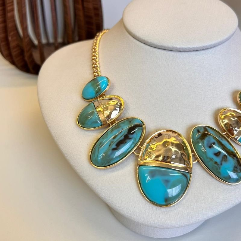 Colar Resinado Biju Fina Dourado