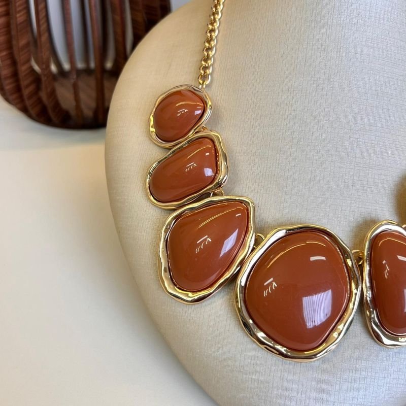 Colar Resinado Biju Fina Dourado