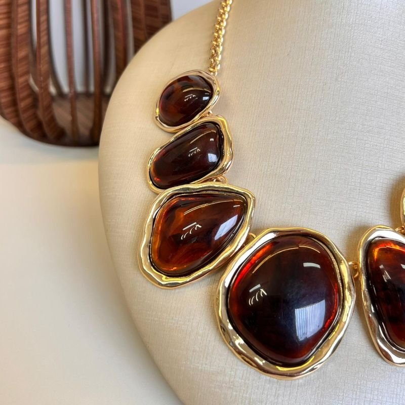 Colar Resinado Biju Fina Dourado