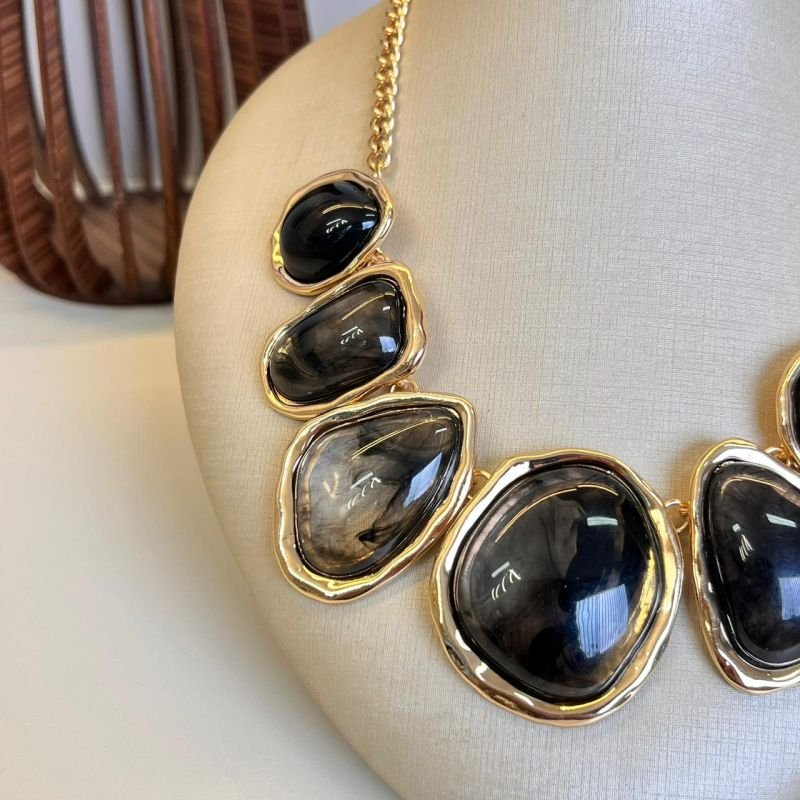 Colar Resinado Biju Fina Dourado