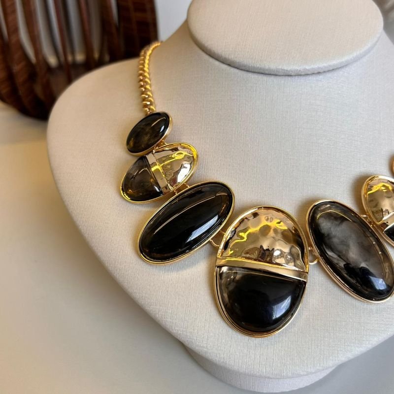 Colar Resinado Biju Fina Dourado