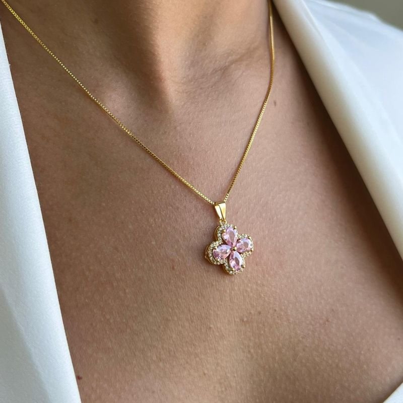 Colar Trevo c/ Zircônia Rosa banho Ouro 18k