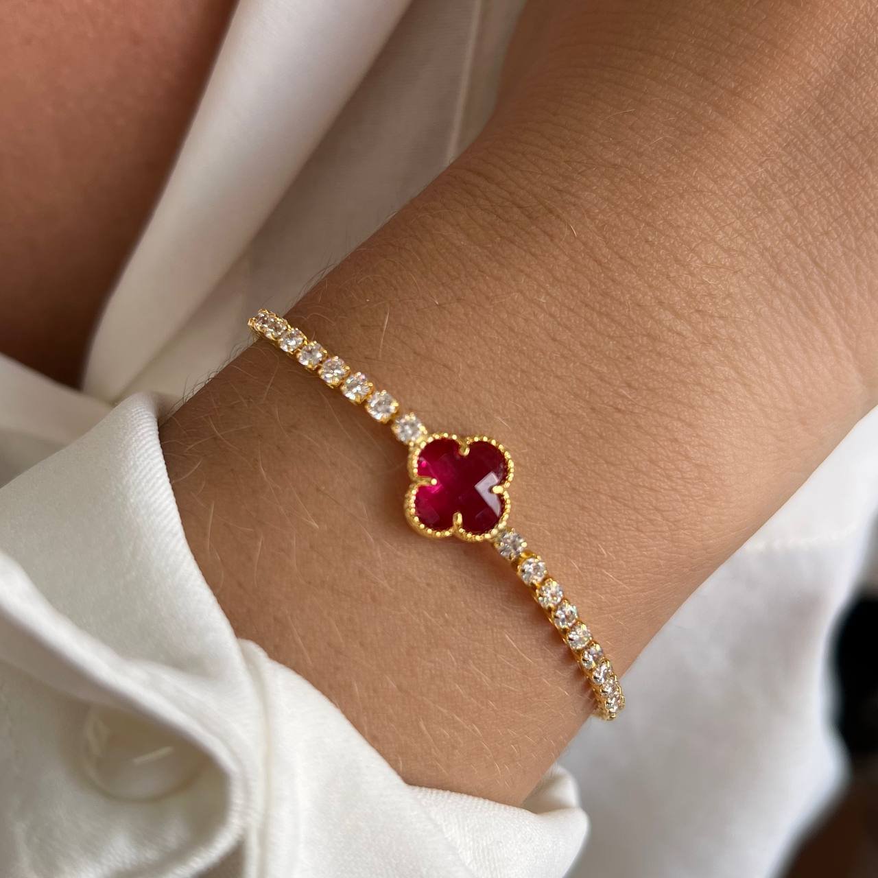 Pulseira Trevo em Pedra Cristal Banho Ouro 18k