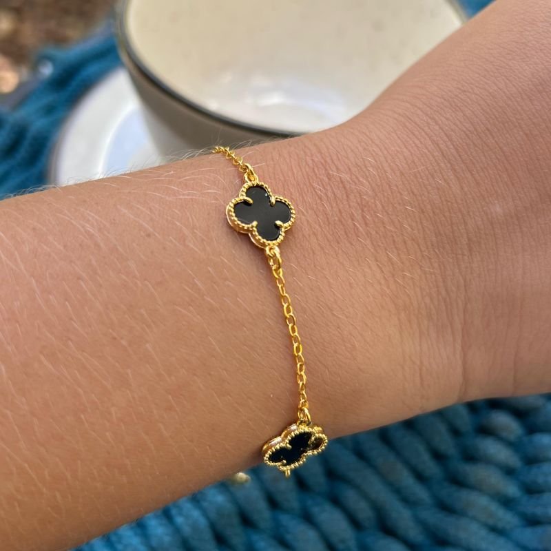 Pulseira Trevo Resinada Preta Banho Ouro 18k/Prata 925