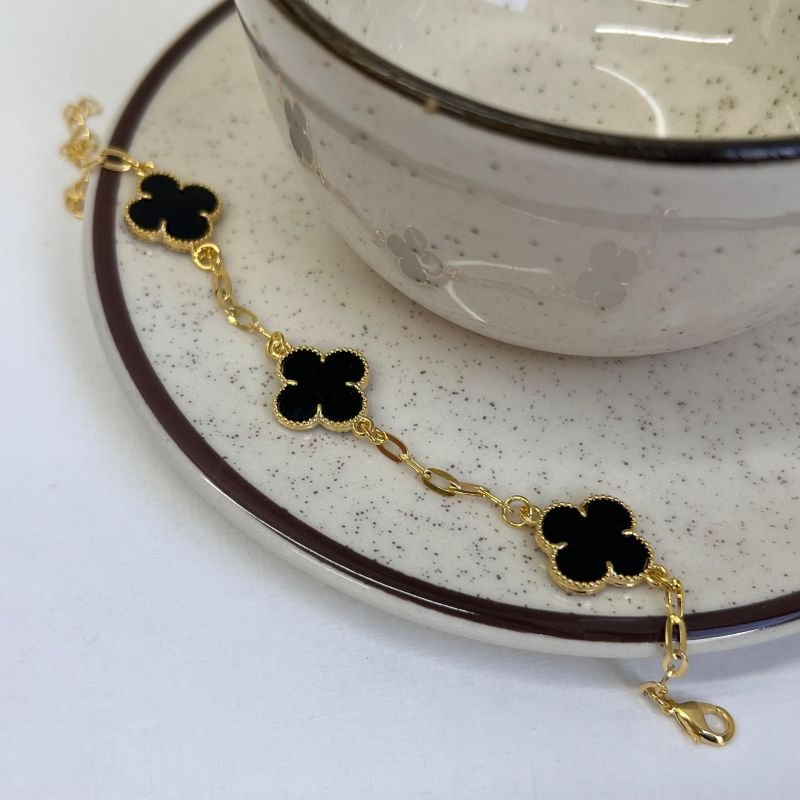 Pulseira Trevo Resinada Preta Banho Ouro 18k/Prata 925