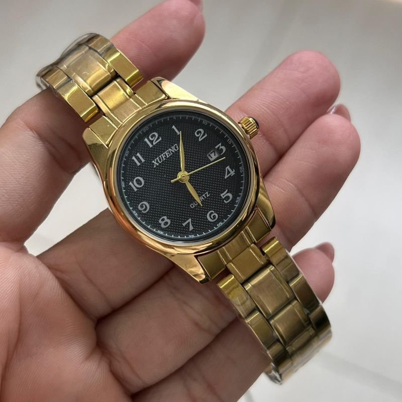 Relógio Feminino Aço inoxidável Linha Premium C/ Calendário Dourado Fundo Preto